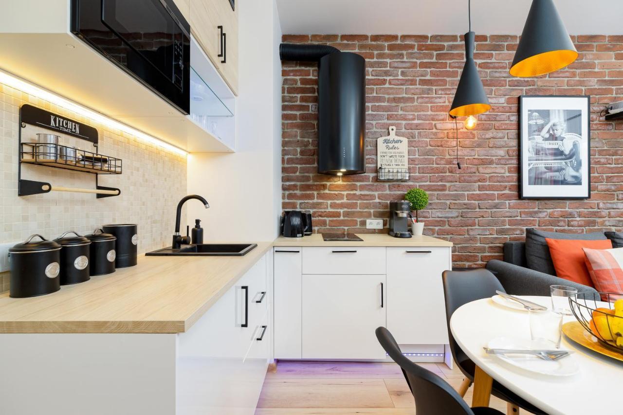 Movie Jacuzzi Apartment At The Main Station By Noclegi Renters Krakau Exterior foto