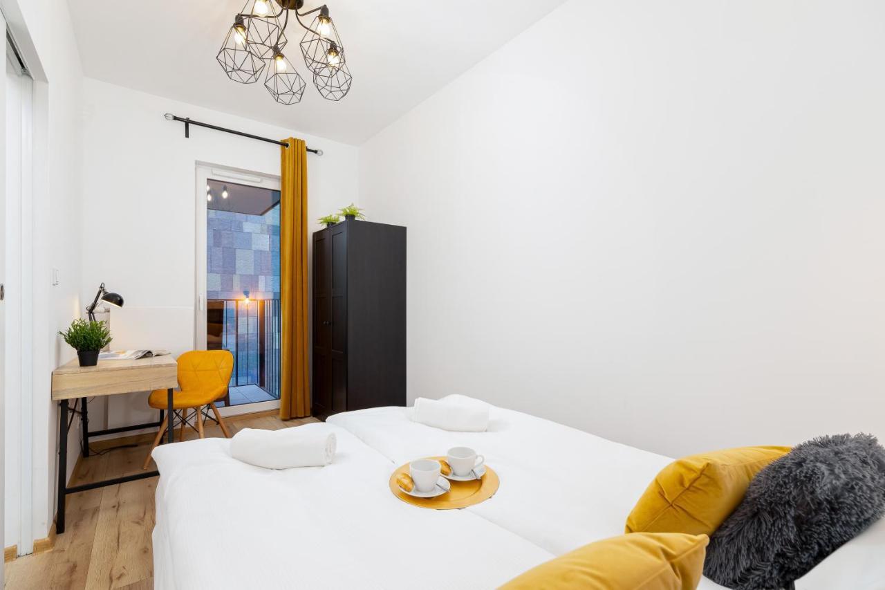 Movie Jacuzzi Apartment At The Main Station By Noclegi Renters Krakau Exterior foto