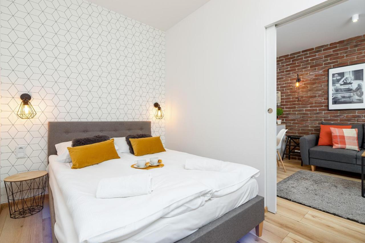 Movie Jacuzzi Apartment At The Main Station By Noclegi Renters Krakau Exterior foto