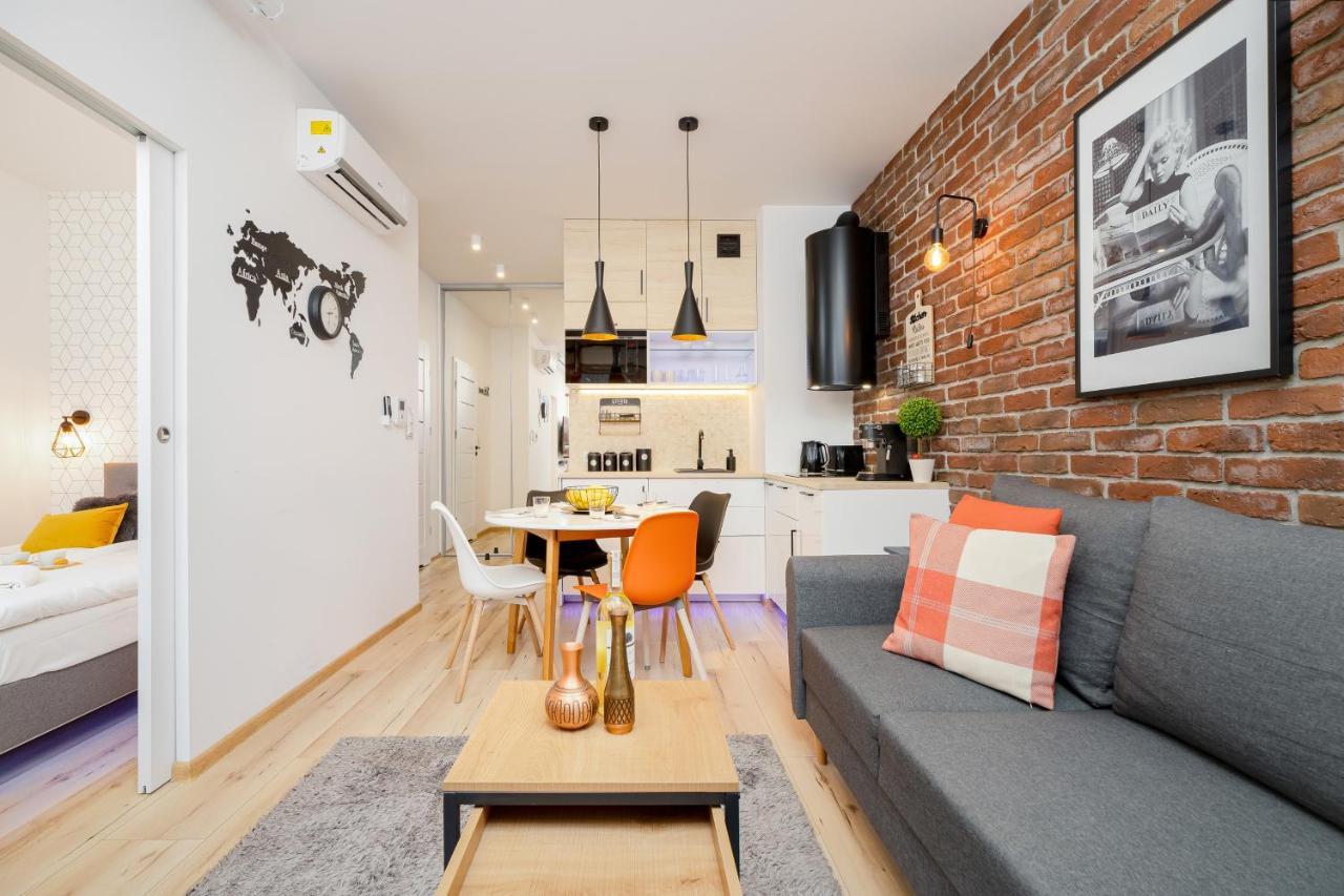 Movie Jacuzzi Apartment At The Main Station By Noclegi Renters Krakau Exterior foto