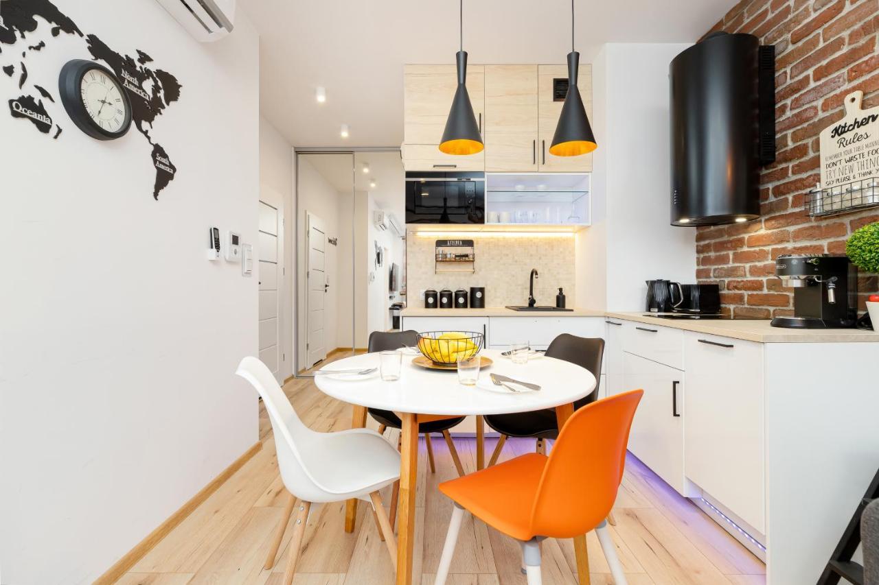 Movie Jacuzzi Apartment At The Main Station By Noclegi Renters Krakau Exterior foto
